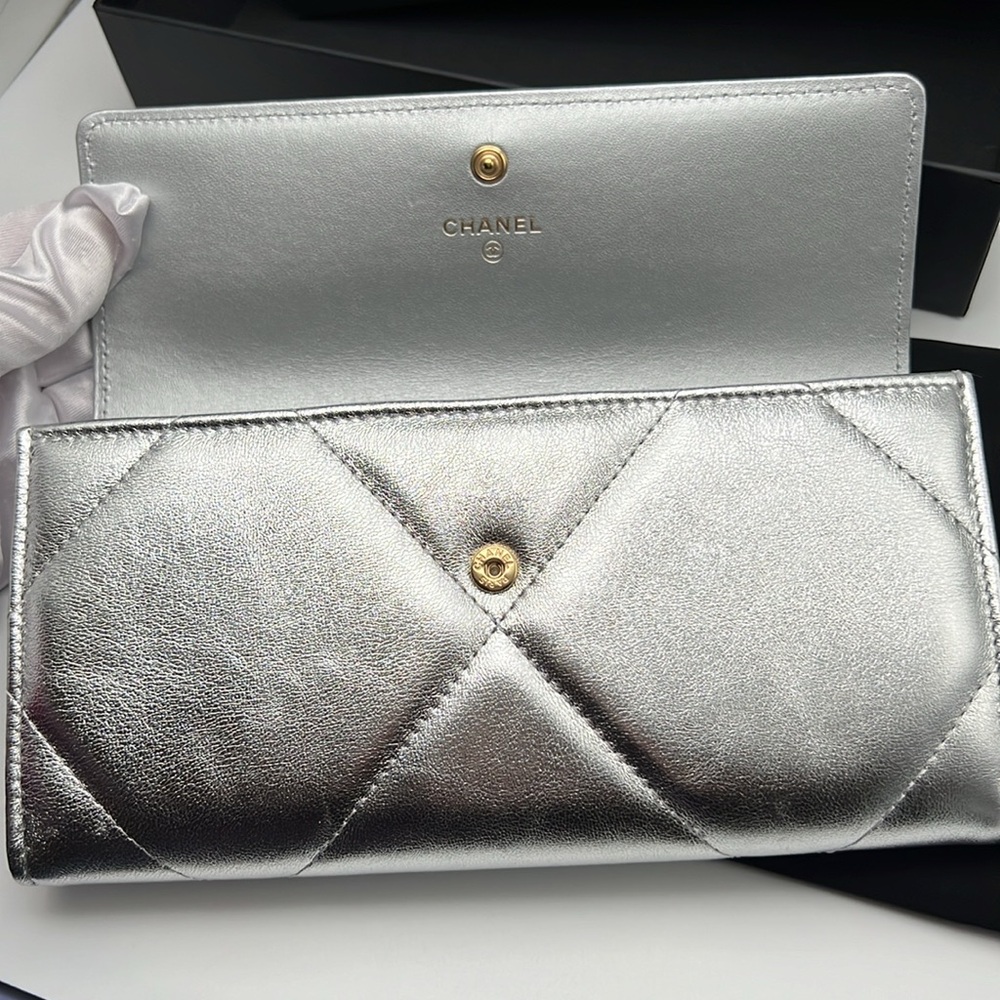 CHANEL 19 Flap Quilted Metallic Long Wallet Gold CC Made 2021 New Unused No Tag - Picture 16 of 17